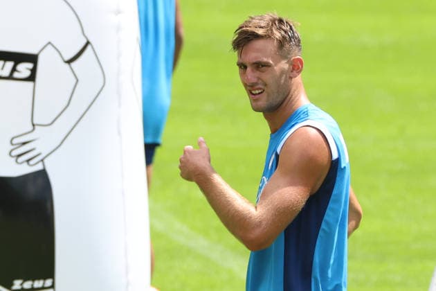 SSC Napoli Training Camp - Day 2 Lorenzo Lucca participates in a training session during the preseason camp of SSC Napoli at Stadio Carciato in Dimaro Folgarida, Trento, Italy, on July 18, 2025. Dimaro Folgarida Trento Italy  Copyright: xCiroxDexLucax originalFilename:deluca-sscnapol260718_npUh6.jpg