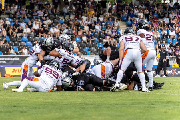 18.07.2026, xdaymx, American Football EFA European Football Alliance, Frankfurt Galaxy - Raiders Tirol, quarterback sneak, der zum Touchdown führte Frankfurt am Main *** July 18, 2026, xdaymx, American Football EFA European Football Alliance, Frankfurt Galaxy Raiders Tirol, quarterback sneak that led to a touchdown, Frankfurt am Main