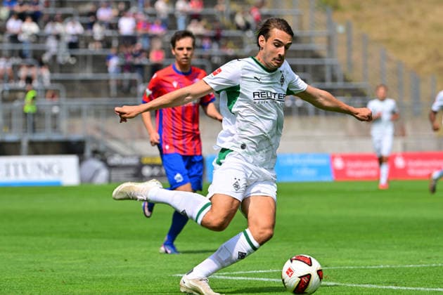 18.07.2026; Wuppertal; Fussball, Herren, Saison 2026 2027, Testspiel Wuppertaler SV vs. Borussia Moenchengladbach Florian Neuhaus (Gladbach) DFL regulations prohibit any use of photographs as image sequences and or quasi-video. Stadion am Zoo NRW Deutschland *** July 18, 2026 Wuppertal Soccer, Men s, 2026–2027 Season, Friendly Match: Wuppertaler SV vs. Borussia Mönchengladbach Florian Neuhaus Gladbach DFL regulations prohibit any use of photographs as image sequences and or quasi-video Stadion am Zoo, North Rhine-Westphalia, Germany