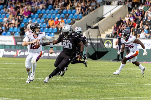18.07.2026, xdaymx, American Football EFA European Football Alliance, Frankfurt Galaxy - Raiders Tirol, vl. Ethan Garbers (Frankfurt Galaxy) setzt sich gegen Dobpson Hopson (Raiders Tirol) durch Frankfurt am Main *** July 18, 2026, xdaymx, American Football EFA European Football Alliance, Frankfurt Galaxy vs. Raiders Tirol, vl Ethan Garbers Frankfurt Galaxy defeats Dobpson Hopson Raiders Tirol Frankfurt am Main