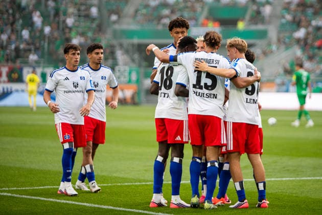 RAPID WIEN - HABMURGER SV Players of HSV celebrate a goal scored by Yussuf Poulsen during the pre season friendly football match between SC Rapid Vienna and Hamburger SV at the Allianz Stadion. Vienna, Austria, July 18, 2026. Photo by Branislav Racko Copyright: xx _BRR6163