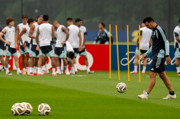 Argentina s head coach Lionel Scaloni leads a training session at Columbia Park Training Facility, in Morristown, New Jersey, USA, 18 July 2026. Argentina will face Spain in the FIFA World Cup, WM, Weltmeisterschaft, Fussball 2026 final soccer on 19 July. FIFA World Cup 2026 - Final - Spain vs Argentina !ACHTUNG: NUR REDAKTIONELLE NUTZUNG!  Copyright: xAngelxColmenaresx GRAF8763 0862015430st