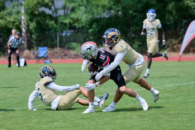 Playoffs, Junior Bowl, U20, GFLJ, Nürnberg Rams vs. Hamburg Huskies German Football League Juniors(GFLJ), U20, Nürnberg Rams vs. Hamburg Huskies Nürnberg Berthold-Brecht-Sportanlage Bayern Deutschland *** Playoffs, Junior Bowl, U20, GFLJ, Nuremberg Rams vs. Hamburg Huskies German Football League Juniors (GFLJ), U20, Nuremberg Rams vs. Hamburg Huskies Nuremberg Berthold Brecht Sports Complex Bavaria, Germany Copyright: x30nullvierxPhotographie,xGerhardxLehnerx