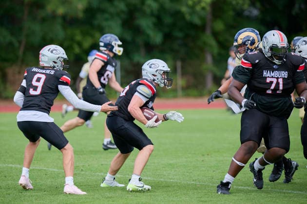 Playoffs, Junior Bowl, U20, GFLJ, Nürnberg Rams vs. Hamburg Huskies German Football League Juniors(GFLJ), U20, Nürnberg Rams vs. Hamburg Huskies Nürnberg Berthold-Brecht-Sportanlage Bayern Deutschland *** Playoffs, Junior Bowl, U20, GFLJ, Nuremberg Rams vs. Hamburg Huskies German Football League Juniors (GFLJ), U20, Nuremberg Rams vs. Hamburg Huskies Nuremberg Berthold Brecht Sports Complex Bavaria, Germany Copyright: x30nullvierxPhotographie,xGerhardxLehnerx