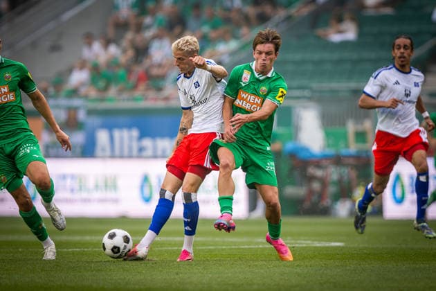 Sport Bilder des Tages RAPID WIEN - HABMURGER SV Nicolas Bajlicz of Rapid and Albert Gronaek of HSV during the pre season friendly football match between SC Rapid Vienna and Hamburger SV at the Allianz Stadion. Vienna, Austria, July 18, 2026. Photo by Branislav Racko Copyright: xx 080A9093