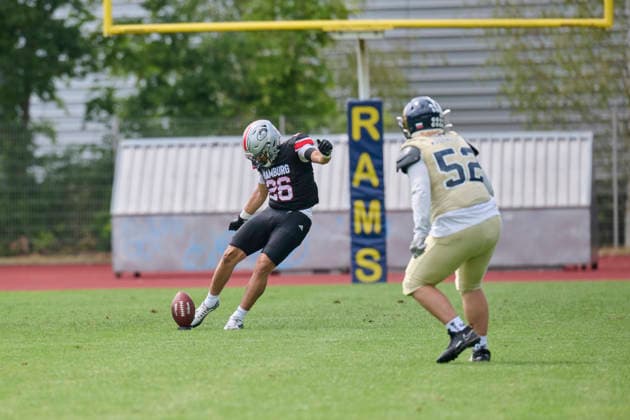 Playoffs, Junior Bowl, U20, GFLJ, Nürnberg Rams vs. Hamburg Huskies German Football League Juniors(GFLJ), U20, Nürnberg Rams vs. Hamburg Huskies Nürnberg Berthold-Brecht-Sportanlage Bayern Deutschland *** Playoffs, Junior Bowl, U20, GFLJ, Nuremberg Rams vs. Hamburg Huskies German Football League Juniors (GFLJ), U20, Nuremberg Rams vs. Hamburg Huskies Nuremberg Berthold Brecht Sports Complex Bavaria, Germany Copyright: x30nullvierxPhotographie,xGerhardxLehnerx