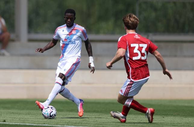 Pre Season Friendly - Crystal Palace v Swindon Town LONDON, ENGLAND, JULY 18: Romain Esse of Crystal Palace on the ball during the Pre Season Friendly match between Crystal Palace FC v Swindon Town FC at Crystal Palace Training Ground, Beckenham, London, on 18 July. (Photo by Daniel Weir) London Crystal Palace Training Ground United Kingdom Copyright: xDanielxWeir SportsxPressxPhotox Sportspressphoto_SPR192636