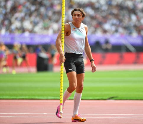 Novuna London Athletics Meet Armand Mondo Duplantis of Sweden competes in the men s pole vault at the Novuna London Athletics Meet, part of the 2026 Wanda Diamond League, at London Stadium in London, England, on July 18, 2026. London Greater London United Kingdom  Copyright: xRanjithxKumarx originalFilename:kumar-londondi260718_npjb2.jpg