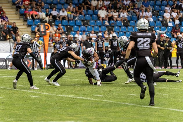 18.07.2026, xdaymx, American Football EFA European Football Alliance, Frankfurt Galaxy - Raiders Tirol, Brevin Easton (Frankfurt Galaxy) setzt sich gegen die Defense der Raiders Tirol durch Frankfurt am Main *** July 18, 2026, xdaymx, American Football EFA European Football Alliance, Frankfurt Galaxy vs. Raiders Tirol, Brevin Easton; Frankfurt Galaxy prevails against the Raiders Tirol defense; Frankfurt am Main