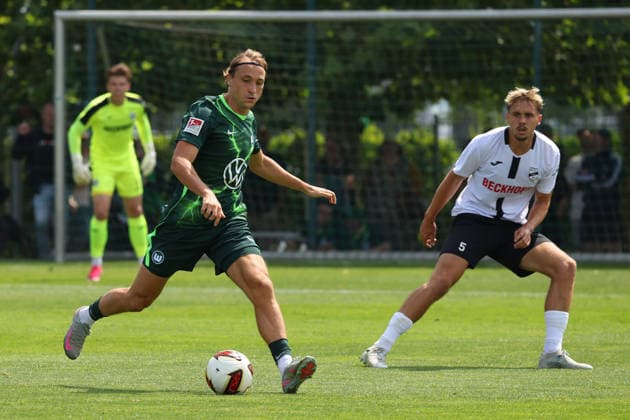 VfL vs Verl, Testspiel Wolfsburg, 18.07.2026, Fußball, Herren, Saison 2026 2027, 2. BL, VfL Wolfsburg vs SC Verl, Testspiel, Lovro Majer (VfL Wolfsburg), Nick Seidel (Verl) Niedersachsen Deutschland *** VfL vs. Verl, Friendly Match, Wolfsburg, July 18, 2026, Soccer, Men s, 2026–2027 Season, 2. Bundesliga, VfL Wolfsburg vs. SC Verl, Friendly Match, Lovro Majer (VfL Wolfsburg), Nick Seidel (Verl), Lower Saxony, Germany