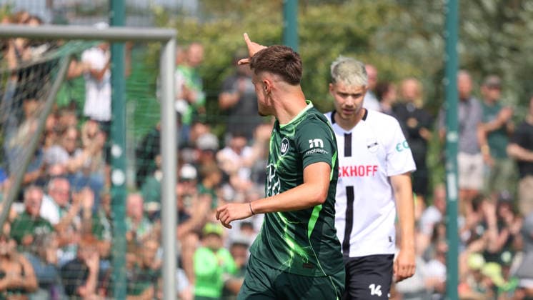 VfL vs Verl, Testspiel Wolfsburg, 18.07.2026, Fußball, Herren, Saison 2026 2027, 2. BL, VfL Wolfsburg vs SC Verl, Testspiel, Dzenan Pejcinovic (VfL Wolfsburg) Torjubel zum 3:0 Niedersachsen Deutschland *** VfL vs. Verl, Friendly Match in Wolfsburg, July 18, 2026, Soccer, Men s, 2026–2027 Season, 2. Bundesliga, VfL Wolfsburg vs. SC Verl, Friendly Match, Dzenan Pejcinovic of VfL Wolfsburg celebrates a goal in the 3–0 win, Lower Saxony, Germany