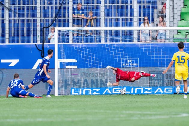 SOCCER - Linz vs Braunschweig, test match LINZ,AUSTRIA,18.JUL.26 - SOCCER - ADMIRAL 2. Liga, 2. DFL, 2. Deutsche Bundesliga, FC Blau Weiss Linz vs Eintracht Braunschweig, test match. Image shows Valentin Oelz (Linz).  GEPAxpictures xJulioxArellano