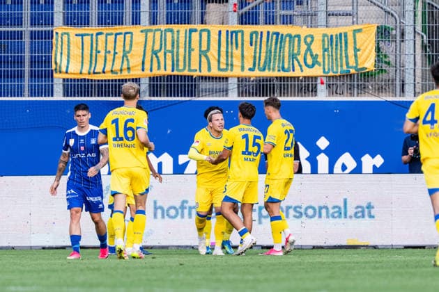 SOCCER - Linz vs Braunschweig, test match LINZ,AUSTRIA,18.JUL.26 - SOCCER - ADMIRAL 2. Liga, 2. DFL, 2. Deutsche Bundesliga, FC Blau Weiss Linz vs Eintracht Braunschweig, test match. Image shows the rejoicing of Braunschweig.  GEPAxpictures xJulioxArellano