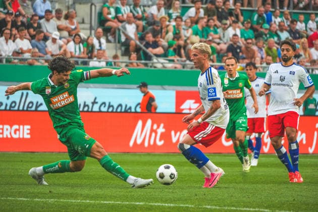 Fussball Österreich - 18.07.2026 - Internationales Testspiel - SK Rapid Wien vs. Hamburger SV (HSV) - Allianz Stadion - Weststadion (Wien Hütteldorf, Österreich): Jakob Schöller (SK Rapid Wien) *** Soccer Austria July 18, 2026 International Friendly SK Rapid Vienna vs. Hamburger SV (HSV) Allianz Stadium (Weststadion), Vienna-Hütteldorf, Austria Jakob Schöller SK Rapid Vienna Copyright: xLukasxBierederx