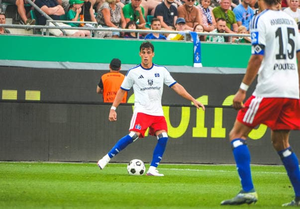 Fussball Österreich - 18.07.2026 - Internationales Testspiel - SK Rapid Wien vs. Hamburger SV (HSV) - Allianz Stadion - Weststadion (Wien Hütteldorf, Österreich): Martin Adeline (Hamburger SV) *** Soccer Austria July 18, 2026 International Friendly SK Rapid Vienna vs. Hamburger SV (HSV) Allianz Stadium (Weststadion), Vienna-Hütteldorf, Austria Martin Adeline Hamburger SV Copyright: xLukasxBierederx