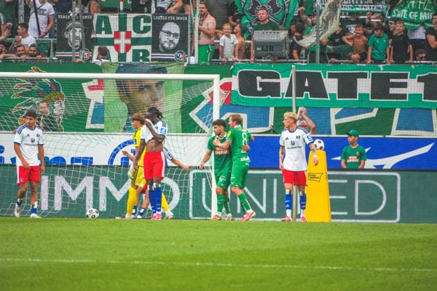 Fussball Österreich - 18.07.2026 - Internationales Testspiel - SK Rapid Wien vs. Hamburger SV (HSV) - Allianz Stadion - Weststadion (Wien Hütteldorf, Österreich): Jubel, Tor, Torjubel *** Soccer Austria July 18, 2026 International Friendly SK Rapid Vienna vs. Hamburger SV (HSV) Allianz Stadium (Weststadion), Vienna-Hütteldorf, Austria Cheering, Goal, Goal Celebration Copyright: xLukasxBierederx
