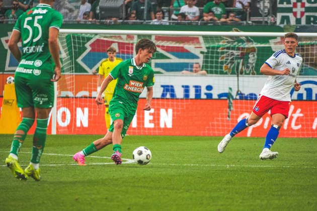 Fussball Österreich - 18.07.2026 - Internationales Testspiel - SK Rapid Wien vs. Hamburger SV (HSV) - Allianz Stadion - Weststadion (Wien Hütteldorf, Österreich): Nicolas Bajlicz (SK Rapid Wien) *** Soccer Austria July 18, 2026 International Friendly SK Rapid Vienna vs. Hamburger SV (HSV) Allianz Stadium (Weststadion), Vienna-Hütteldorf, Austria Nicolas Bajlicz SK Rapid Vienna Copyright: xLukasxBierederx