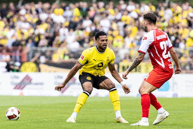 Testspiel: Rot-Weiß Oberhausen - Borussia Dortmund; 18.07.2026 Almugera Kabar (Borussia Dortmund, 42). Nils Winter (SC Rot-Weiß Oberhausen, 23) Testspiel: Rot-Weiß Oberhausen - Borussia Dortmund; Stadion Niederrhein, Oberhausen; 18.07.2026 *** Friendly Match: Rot-Weiß Oberhausen vs. Borussia Dortmund, July 18, 2026; Almugera Kabar (Borussia Dortmund), 42; Nils Winter (SC Rot-Weiß Oberhausen), 23; Friendly Match: Rot-Weiß Oberhausen vs. Borussia Dortmund, Niederrhein Stadium, Oberhausen, July 18, 2026 Copyright: xBEAUTIFULxSPORTS Buriakovx