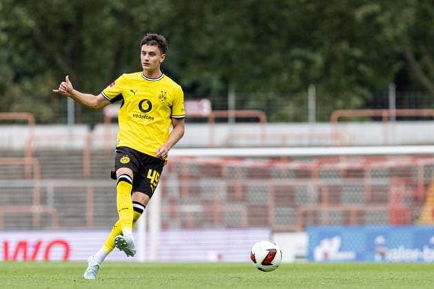 Testspiel: Rot-Weiß Oberhausen - Borussia Dortmund; 18.07.2026 Luca Reggiani (Borussia Dortmund, 49) Testspiel: Rot-Weiß Oberhausen - Borussia Dortmund; Stadion Niederrhein, Oberhausen; 18.07.2026 *** Friendly Match: Rot-Weiß Oberhausen vs. Borussia Dortmund, July 18, 2026; Luca Reggiani, Borussia Dortmund, 49; Friendly Match: Rot-Weiß Oberhausen vs. Borussia Dortmund, Niederrhein Stadium, Oberhausen, July 18, 2026 Copyright: xBEAUTIFULxSPORTS Buriakovx
