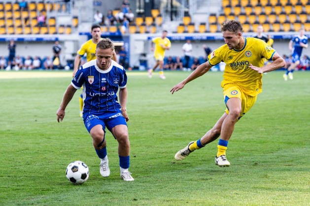 SOCCER - Linz vs Braunschweig, test match LINZ,AUSTRIA,18.JUL.26 - SOCCER - ADMIRAL 2. Liga, 2. DFL, 2. Deutsche Bundesliga, FC Blau Weiss Linz vs Eintracht Braunschweig, test match. Image shows Jakob Knollmueller (Linz) and Louis Breunig (Braunschweig).  GEPAxpictures xJulioxArellano