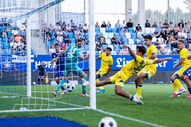 SOCCER - Linz vs Braunschweig, test match LINZ,AUSTRIA,18.JUL.26 - SOCCER - ADMIRAL 2. Liga, 2. DFL, 2. Deutsche Bundesliga, FC Blau Weiss Linz vs Eintracht Braunschweig, test match. Image shows both teams.  GEPAxpictures xJulioxArellano