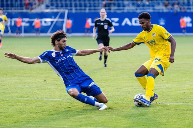 SOCCER - Linz vs Braunschweig, test match LINZ,AUSTRIA,18.JUL.26 - SOCCER - ADMIRAL 2. Liga, 2. DFL, 2. Deutsche Bundesliga, FC Blau Weiss Linz vs Eintracht Braunschweig, test match. Image shows Martin Moormann (Linz) and Sanoussy Ba (Braunschweig).  GEPAxpictures xJulioxArellano
