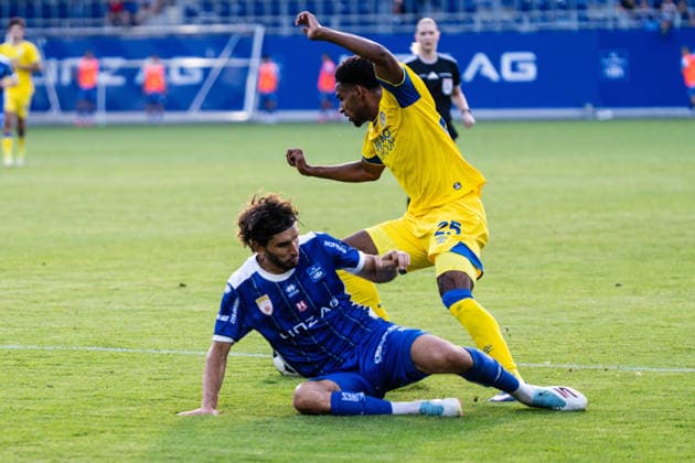 SOCCER - Linz vs Braunschweig, test match LINZ,AUSTRIA,18.JUL.26 - SOCCER - ADMIRAL 2. Liga, 2. DFL, 2. Deutsche Bundesliga, FC Blau Weiss Linz vs Eintracht Braunschweig, test match. Image shows Martin Moormann (Linz) and Sanoussy Ba (Braunschweig).  GEPAxpictures xJulioxArellano