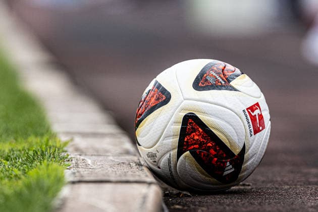 Testspiel: Rot-Weiß Oberhausen - Borussia Dortmund; 18.07.2026 Symbolfoto, Spielball der 1.Bundesliga Saison 2026 27, Adidas Testspiel: Rot-Weiß Oberhausen - Borussia Dortmund; Stadion Niederrhein, Oberhausen; 18.07.2026 *** Friendly Match: Rot-Weiß Oberhausen vs. Borussia Dortmund, July 18, 2026; Stock photo, official match ball for the 2026–27 Bundesliga season, Adidas; Friendly Match: Rot-Weiß Oberhausen vs. Borussia Dortmund, Niederrhein Stadium, Oberhausen, July 18, 2026 Copyright: xBEAUTIFULxSPORTS Buriakovx