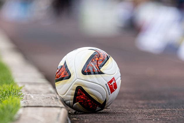 Testspiel: Rot-Weiß Oberhausen - Borussia Dortmund; 18.07.2026 Symbolfoto, Spielball der 1.Bundesliga Saison 2026 27, Adidas Testspiel: Rot-Weiß Oberhausen - Borussia Dortmund; Stadion Niederrhein, Oberhausen; 18.07.2026 *** Friendly Match: Rot-Weiß Oberhausen vs. Borussia Dortmund, July 18, 2026; Stock photo, official match ball for the 2026–27 Bundesliga season, Adidas; Friendly Match: Rot-Weiß Oberhausen vs. Borussia Dortmund, Niederrhein Stadium, Oberhausen, July 18, 2026 Copyright: xBEAUTIFULxSPORTS Buriakovx