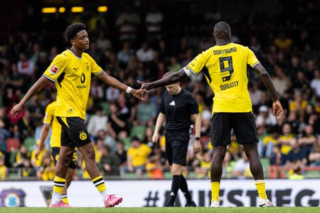 Testspiel: Rot-Weiß Oberhausen - Borussia Dortmund; 18.07.2026 Enzo Duarte (Borussia Dortmund, 44), Serhou Guirassy (Borussia Dortmund, 9) Testspiel: Rot-Weiß Oberhausen - Borussia Dortmund; Stadion Niederrhein, Oberhausen; 18.07.2026 *** Friendly Match: Rot-Weiß Oberhausen vs. Borussia Dortmund, July 18, 2026; Enzo Duarte (Borussia Dortmund, 44), Serhou Guirassy (Borussia Dortmund, 9); Friendly Match: Rot-Weiß Oberhausen vs. Borussia Dortmund, Niederrhein Stadium, Oberhausen, July 18, 2026 Copyright: xBEAUTIFULxSPORTS Buriakovx
