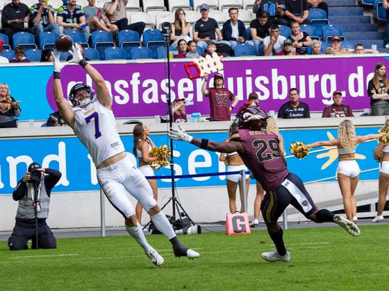 Touchdown catch from 7 Bernhard Seikovits (Tight End) Vienna Vikings. 29 Patrick Burke Jr. (Defensive Back) Rhein Fire too late for a tackle. Rhein Fire vs Vienna Vikings, American Football, American Football League Europe, Week 9, 2026, 18.07.2026, Duisburg Schauinsland-Reisen-Arena Germany Copyright: xFootxBowl ChristopherxMettkenx