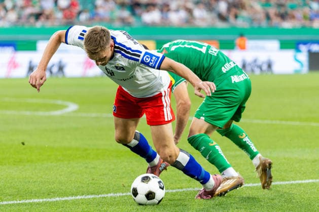 SOCCER - Rapid vs HSV, test match VIENNA,AUSTRIA,18.JUL.26 - SOCCER - ADMIRAL Bundesliga, 1. DFL, 1. Deutsche Bundesliga, SK Rapid Wien vs Hamburger SV, test match. Image shows Emir Sahiti (HSV) and Yusuf Demir (Rapid).  GEPAxpictures xPhilippxBrem