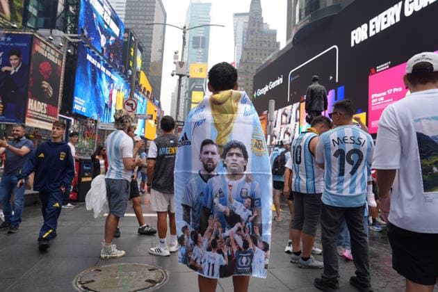 Argentina fans gather in Times Square ahead of the 2026 FIFA World Cup, WM, Weltmeisterschaft, Fussball final in New York, United States 18 July 2026. Gathering of Argentine fans in Times Square !ACHTUNG: NUR REDAKTIONELLE NUTZUNG!  Copyright: xOctavioxGuzmanx AME559 20260718-55020932338_1