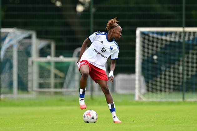 Fußball I Frauen I Saison 2026-2027 I Testspiel I Hamburger SV - Odense BK Q I 18.07.2026 Einzelfoto, Freisteller, Einzelbild, Cut-out, isoliertes Motiv, Sportaufnahme, Nahaufnahme, freigestellt, freigestellte Aufnahme, Aufnahme, Einzeln: Magou Doucoure (2, Hamburger SV) Hamburg Volksparkstadion, Nebenplatz Hamburg Deutschland *** Soccer I Women s I 2026–2027 Season I Friendly Match I Hamburger SV vs. Odense BK Q I July 18, 2026 Single photo, cutout, single image, cutout, isolated subject, sports photo, close-up, cropped, cropped photo, photo, individual photo of Magou Doucoure 2, Hamburger SV, Hamburg Volksparkstadion, auxiliary field, Hamburg, Germany Copyright: xLobeca FelixxWeißbergx