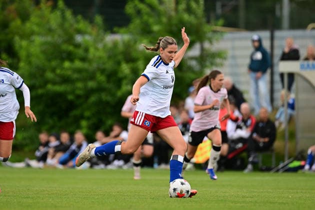 Fußball I Frauen I Saison 2026-2027 I Testspiel I Hamburger SV - Odense BK Q I 18.07.2026 Einzelfoto, Freisteller, Einzelbild, Cut-out, isoliertes Motiv, Sportaufnahme, Nahaufnahme, freigestellt, freigestellte Aufnahme, Aufnahme, Einzeln: Andrea Svibkova (17, Hamburger SV) Hamburg Volksparkstadion, Nebenplatz Hamburg Deutschland *** Soccer I Women I 2026–2027 Season I Friendly Match I Hamburger SV vs. Odense BK Q I July 18, 2026 Single photo, cutout, single image, cutout, isolated subject, sports photo, close-up, cropped, cropped shot, photo, single shot: Andrea Svibkova, 17, Hamburger SV, Hamburg Volksparkstadion, auxiliary field, Hamburg, Germany Copyright: xLobeca FelixxWeißbergx