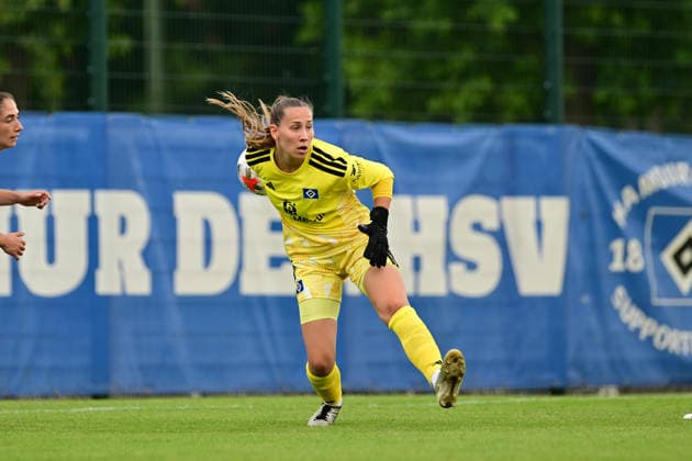 Fußball I Frauen I Saison 2026-2027 I Testspiel I Hamburger SV - Odense BK Q I 18.07.2026 Einzelfoto, Freisteller, Einzelbild, Cut-out, isoliertes Motiv, Sportaufnahme, Nahaufnahme, freigestellt, freigestellte Aufnahme, Aufnahme, Einzeln: Jule Baum (36, Hamburger SV) Hamburg Volksparkstadion, Nebenplatz Hamburg Deutschland *** Soccer I Women s I 2026–2027 Season I Friendly Match I Hamburger SV vs. Odense BK Q I July 18, 2026 Single photo, cutout, single image, cutout, isolated subject, sports photo, close-up, cropped, cropped photo, photo, single image Jule Baum 36, Hamburger SV, Hamburg Volksparkstadion, auxiliary field, Hamburg, Germany Copyright: xLobeca FelixxWeißbergx