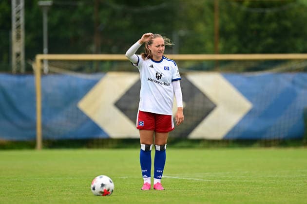 Fußball I Frauen I Saison 2026-2027 I Testspiel I Hamburger SV - Odense BK Q I 18.07.2026 Einzelfoto, Freisteller, Einzelbild, Cut-out, isoliertes Motiv, Sportaufnahme, Nahaufnahme, freigestellt, freigestellte Aufnahme, Aufnahme, Einzeln: Camilla Linberg (7, Hamburger SV) Hamburg Volksparkstadion, Nebenplatz Hamburg Deutschland *** Soccer I Women I 2026–2027 Season I Friendly Match I Hamburger SV vs. Odense BK Q I July 18, 2026 Single photo, cutout, single image, cutout, isolated subject, sports photo, close-up, cropped, cropped photo, photo, single shot: Camilla Linberg 7, Hamburger SV, Hamburg Volksparkstadion, auxiliary field, Hamburg, Germany Copyright: xLobeca FelixxWeißbergx
