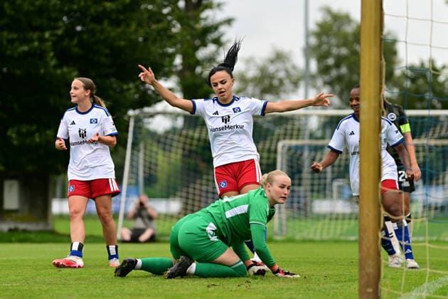 Fußball I Frauen I Saison 2026-2027 I Testspiel I Hamburger SV - Odense BK Q I 18.07.2026 Jubel, Begeisterung, Enthusiasmus, Euphorie, Freude, Glücksgefühl, Heiterkeit bei: Nigar Mirzaliyeva (4, Hamburger SV) Hamburg Volksparkstadion, Nebenplatz Hamburg Deutschland *** Soccer I Women I 2026–2027 Season I Friendly Match I Hamburger SV vs. Odense BK Q I July 18, 2026: Cheers, excitement, enthusiasm, euphoria, joy, happiness, and cheerfulness from Nigar Mirzaliyeva 4, Hamburger SV, Hamburg Volksparkstadion, auxiliary field, Hamburg, Germany Copyright: xLobeca FelixxWeißbergx