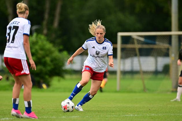 Fußball I Frauen I Saison 2026-2027 I Testspiel I Hamburger SV - Odense BK Q I 18.07.2026 Einzelfoto, Freisteller, Einzelbild, Cut-out, isoliertes Motiv, Sportaufnahme, Nahaufnahme, freigestellt, freigestellte Aufnahme, Aufnahme, Einzeln: Einzelfoto, Freisteller, Einzelbild, Cut-out, isoliertes Motiv, Sportaufnahme, Nahaufnahme, freigestellt, freigestellte Aufnahme, Aufnahme, Einzeln: Nina Räcke (39, Hamburger SV) Hamburg Volksparkstadion, Nebenplatz Hamburg Deutschland *** Soccer I Women s I 2026–2027 Season I Friendly Match I Hamburger SV vs. Odense BK Q I July 18, 2026 Single photo, cutout, single image, Cutout, isolated subject, sports photo, close-up, cutout, isolated shot, photo, single Single photo, cutout, single image, cutout, isolated subject, sports shot, close-up, cropped, cropped shot, shot, single Nina Räcke 39, Hamburger SV, Hamburg Volksparkstadion, auxiliary field, Hamburg, Germany Copyright: xLobeca FelixxWeißbergx