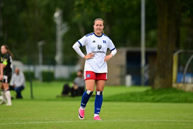 Fußball I Frauen I Saison 2026-2027 I Testspiel I Hamburger SV - Odense BK Q I 18.07.2026 Einzelfoto, Freisteller, Einzelbild, Cut-out, isoliertes Motiv, Sportaufnahme, Nahaufnahme, freigestellt, freigestellte Aufnahme, Aufnahme, Einzeln: Camilla Linberg (7, Hamburger SV) Hamburg Volksparkstadion, Nebenplatz Hamburg Deutschland *** Soccer I Women s I 2026–2027 Season I Friendly Match I Hamburger SV vs. Odense BK Q I July 18, 2026 Single photo, cutout, single image, cutout, isolated subject, sports photo, close-up, cropped, cropped shot, photo, single shot: Camilla Linberg 7, Hamburger SV, Hamburg Volksparkstadion, auxiliary field, Hamburg, Germany Copyright: xLobeca FelixxWeißbergx