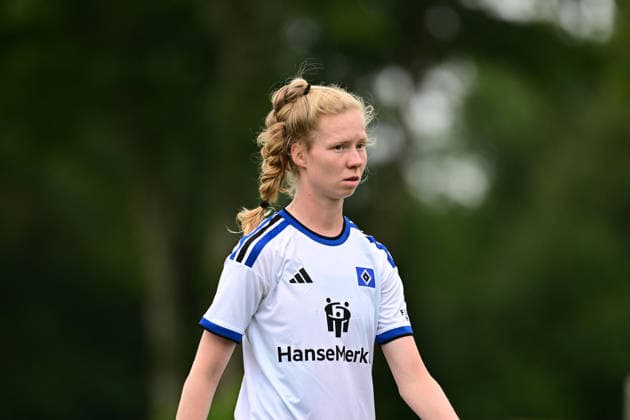 Fußball I Frauen I Saison 2026-2027 I Testspiel I Hamburger SV - Odense BK Q I 18.07.2026 Einzelfoto, Freisteller, Einzelbild, Cut-out, isoliertes Motiv, Sportaufnahme, Nahaufnahme, freigestellt, freigestellte Aufnahme, Aufnahme, Einzeln: Jaqueline Dönges (21, Hamburger SV) Hamburg Volksparkstadion, Nebenplatz Hamburg Deutschland *** Soccer I Women I 2026–2027 Season I Friendly Match I Hamburger SV vs. Odense BK Q I July 18, 2026 Single photo, cutout, single image, cutout, isolated subject, sports photo, close-up, cropped, cropped photo, photo, single image: Jaqueline Dönges, 21, Hamburger SV, Hamburg Volksparkstadion, auxiliary field, Hamburg, Germany Copyright: xLobeca FelixxWeißbergx