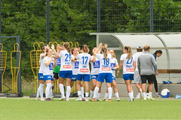 MUNICH, GERMANY - JULY 18: Players of First Vienna before the pre-season friendly match between Bayern Munich II and First Vienna at FC Bayern Campus on July 18, 2026 in Munich, Germany (Photo by Sven Beyrich Sports Press Photo)  Copyright: xSvenxBeyrich SportsxPressxPhotox Sportspressphoto_SPR192742