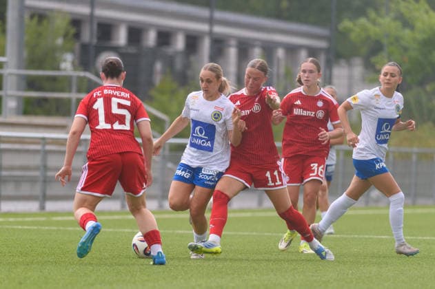 MUNICH, GERMANY - JULY 18: Hannah Fankhauser (19 First Vienna) and Celina Senftl (11 FC Bayern Munich II) during the pre-season friendly match between Bayern Munich II and First Vienna at FC Bayern Campus on July 18, 2026 in Munich, Germany (Photo by Sven Beyrich Sports Press Photo)  Copyright: xSvenxBeyrich SportsxPressxPhotox Sportspressphoto_SPR192751