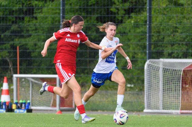 MUNICH, GERMANY - JULY 18: Lilah Havel (17 First Vienna) and Laura Fühler (6 FC Bayern Munich II) during the pre-season friendly match between Bayern Munich II and First Vienna at FC Bayern Campus on July 18, 2026 in Munich, Germany (Photo by Sven Beyrich Sports Press Photo)  Copyright: xSvenxBeyrich SportsxPressxPhotox Sportspressphoto_SPR192752