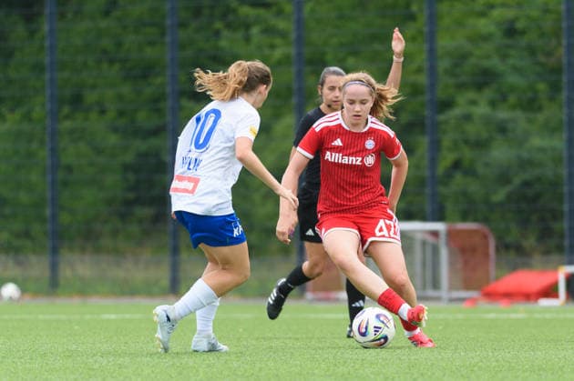MUNICH, GERMANY - JULY 18: Ida Vögl (42 Bayern Munich II) and Emma Heiplik (10 First Vienna) during the pre-season friendly match between Bayern Munich II and First Vienna at FC Bayern Campus on July 18, 2026 in Munich, Germany (Photo by Sven Beyrich Sports Press Photo)  Copyright: xSvenxBeyrich SportsxPressxPhotox Sportspressphoto_SPR192769