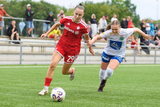 MUNICH, GERMANY - JULY 18: Melina Hoffmann (29 FC Bayern Munich II) and Maja Keckeis (28 First Vienna) during the pre-season friendly match between Bayern Munich II and First Vienna at FC Bayern Campus on July 18, 2026 in Munich, Germany (Photo by Sven Beyrich Sports Press Photo)  Copyright: xSvenxBeyrich SportsxPressxPhotox Sportspressphoto_SPR192771