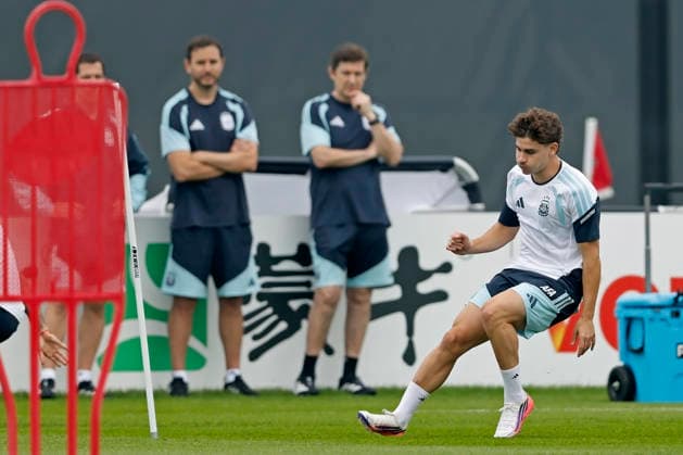 RECORD DATE NOT STATED 18th July 2026; Columbia Park Training Facility, Morristown, New Jersey, United States of America; FIFA World Cup, WM, Weltmeisterschaft, Fussball Football, Argentina Training Session; Julian Alvarez of Argentina looks on HeulerxAndrey DiaEsportivo