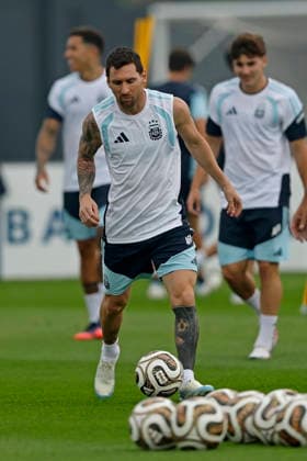 RECORD DATE NOT STATED 18th July 2026; Columbia Park Training Facility, Morristown, New Jersey, United States of America; FIFA World Cup, WM, Weltmeisterschaft, Fussball Football, Argentina Training Session; Lionel Messi of Argentina controls the ball HeulerxAndrey DiaEsportivo