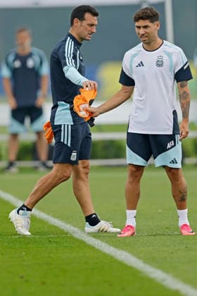 RECORD DATE NOT STATED 18th July 2026; Columbia Park Training Facility, Morristown, New Jersey, United States of America; FIFA World Cup, WM, Weltmeisterschaft, Fussball Football, Argentina Training Session; Lionel Scaloni head coach of the Argentina and Gonzalo Montiel HeulerxAndrey DiaEsportivo