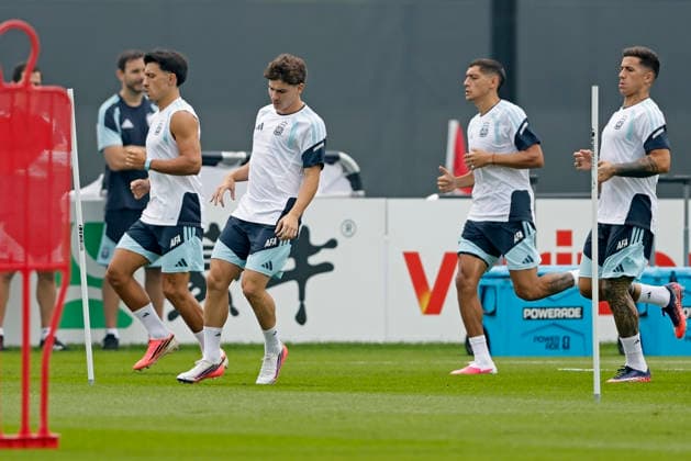 RECORD DATE NOT STATED 18th July 2026; Columbia Park Training Facility, Morristown, New Jersey, United States of America; FIFA World Cup, WM, Weltmeisterschaft, Fussball Football, Argentina Training Session; Lisandro Martinez and Julian Alvarez of Argentina HeulerxAndrey DiaEsportivo